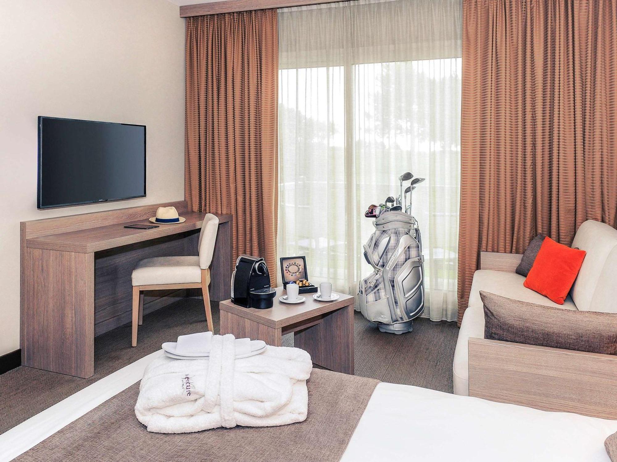 Mercure Bayeux Omaha Beach Port-en-Bessin-Huppain Bagian luar foto